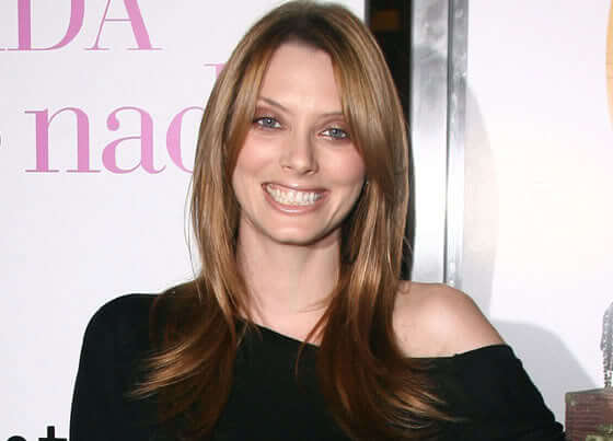 April Bowlby Biography, Age, Weight, Height, Friend, Like, Affairs, Favourite, Birthdate & Other